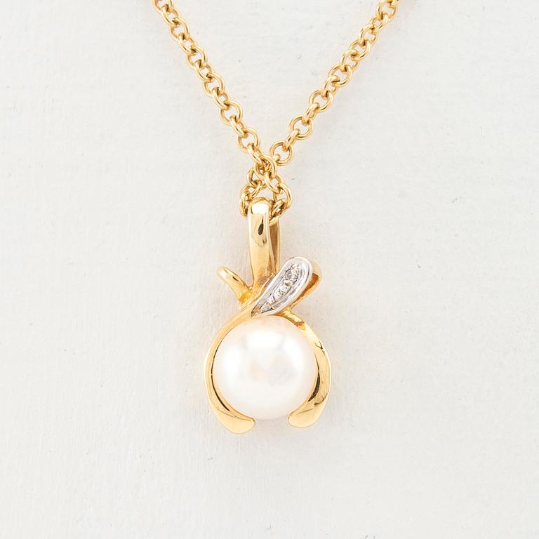 Necklace 18K gold with a cultured pearl and a diamond.