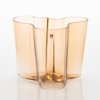 Alvar Aalto, maljakko, malli 3030, signeerattu Alvar Aalto. Iittala.