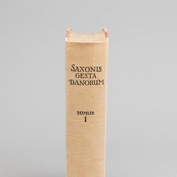 SAXONIS GESTA DANORUM, vol 1. J. Olrik & H. RAEDER, 1931.