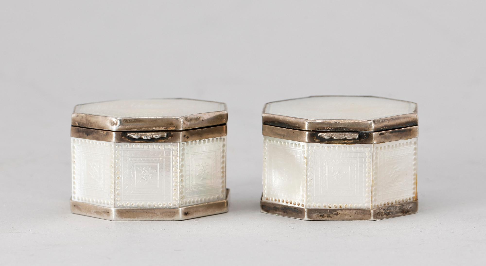 TOALETTDOSOR, pärlmemor, silver, Nordeuropa, 1800-tal.