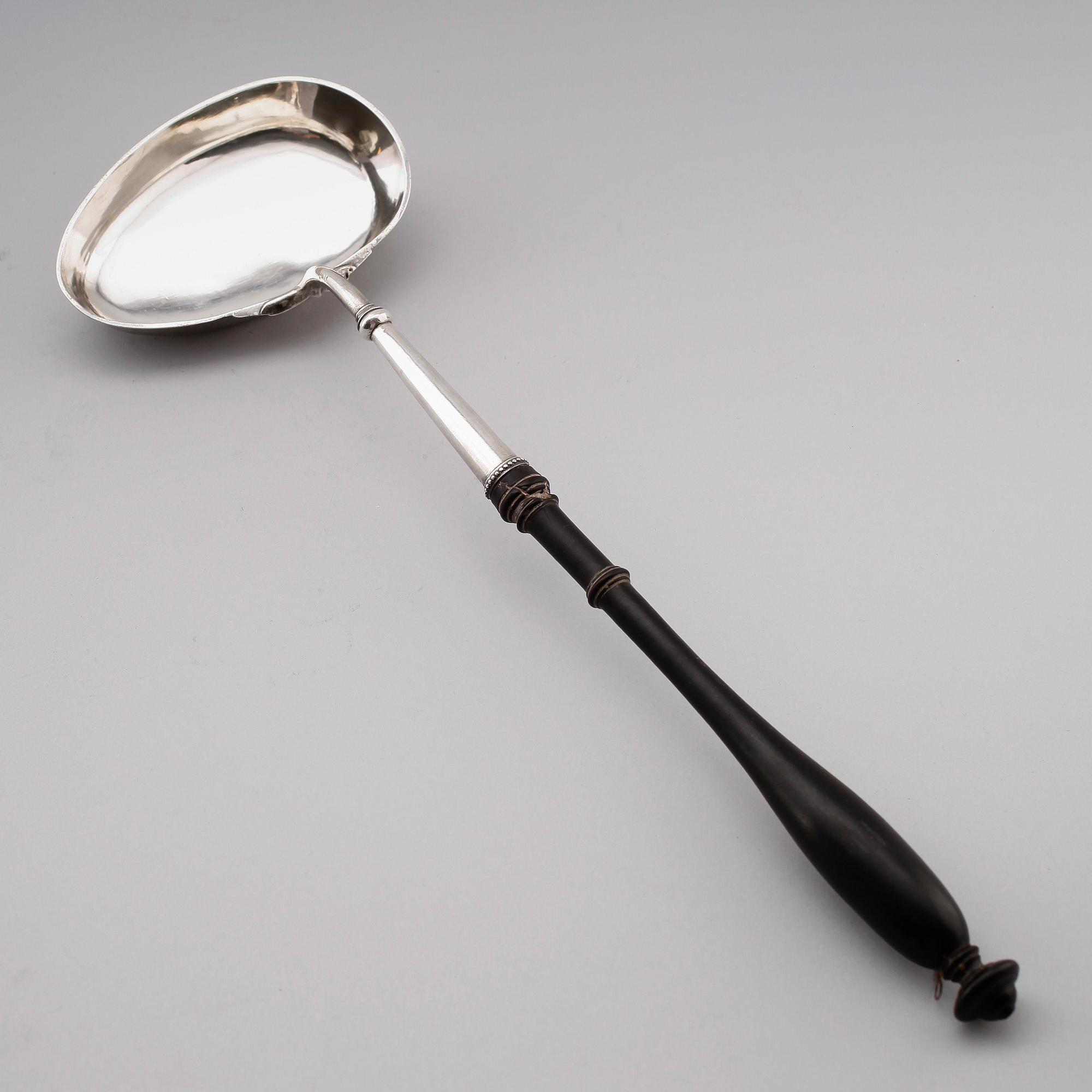 SOPPSLEV, silver, Peter Johan Zetterling, Linköping 1795. Total vikt 184 g.