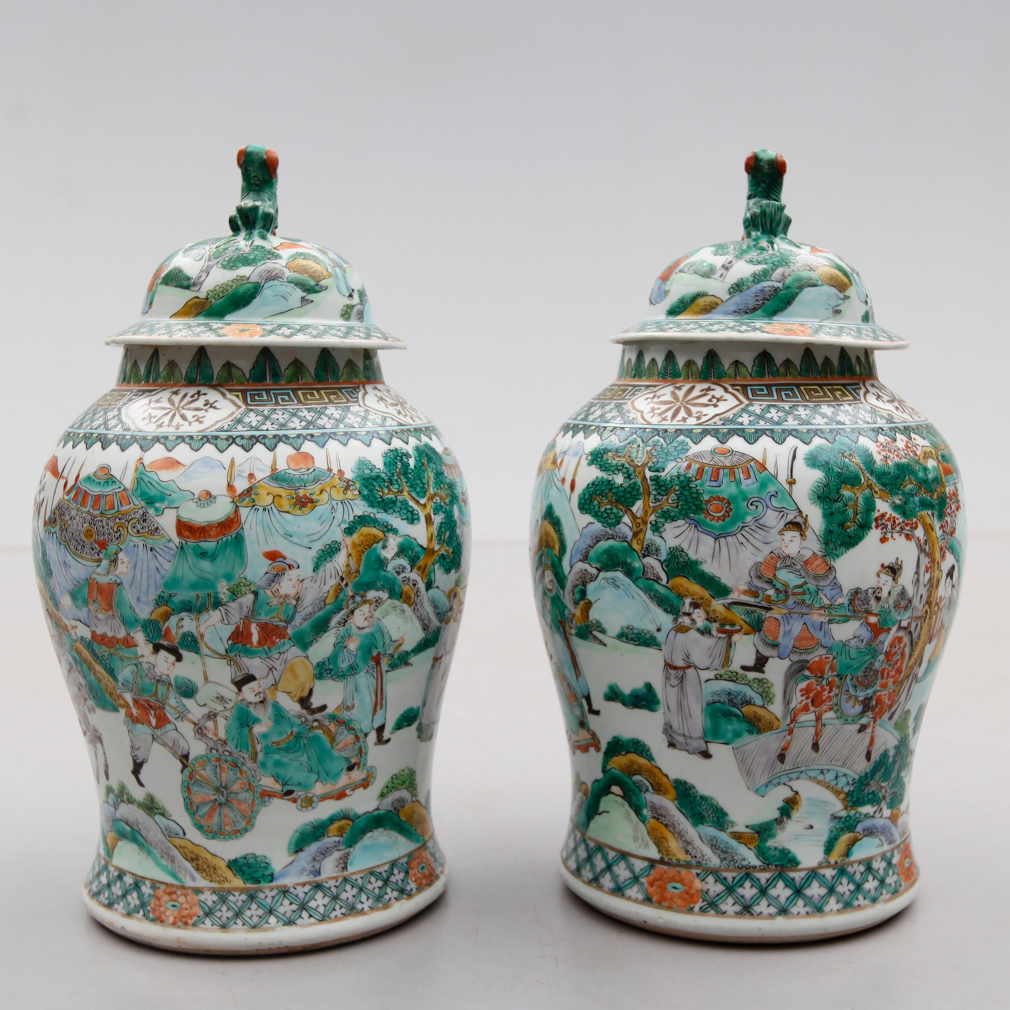 LOCKURNOR, 1 par, porslin, Kina, sent 1800-/tidigt 1900-tal.