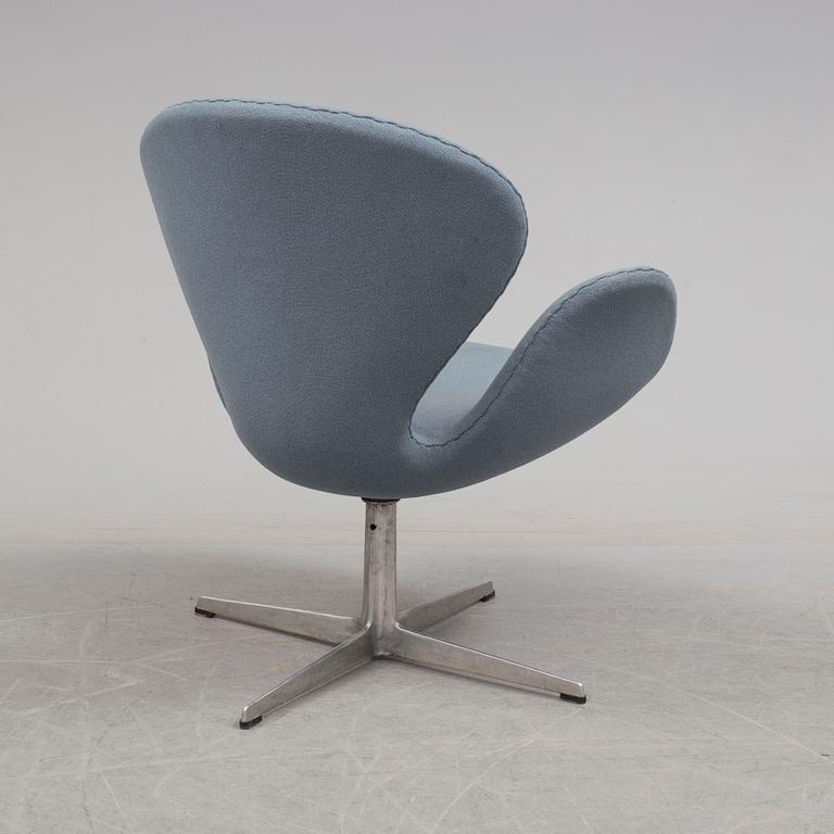 Armchair, "The Swan", by Arne Jacobsen for Fritz Hansen, 1970-tal.