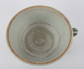 SKÅL med HÄNKEL, porslin, Kina, 1800-tal.