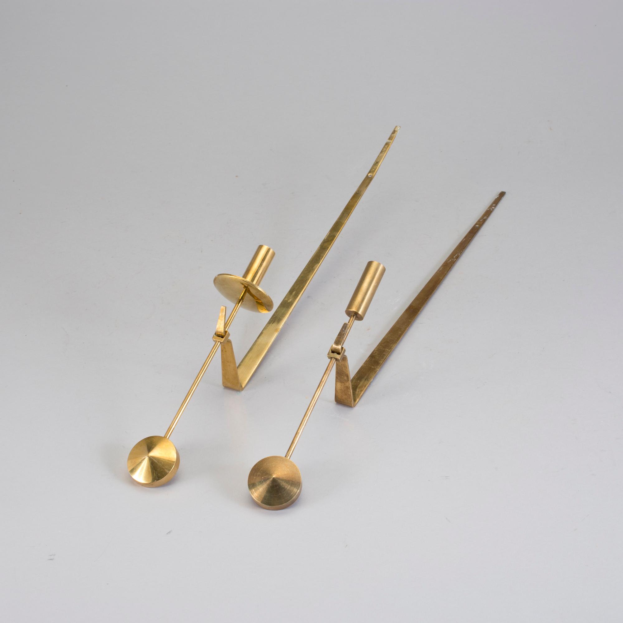 VÄGGLAMPETTER, 2 stycken, mässing, "Pendeln", Pierre Forsell, Skultuna, 1900-talets fjärde kvartal.