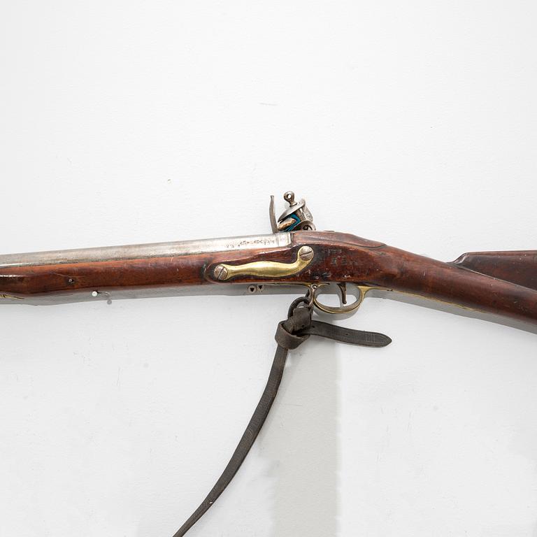 Flintlock musket, British model 1794 with bayonet, Swedish so-called subsidy rifle.