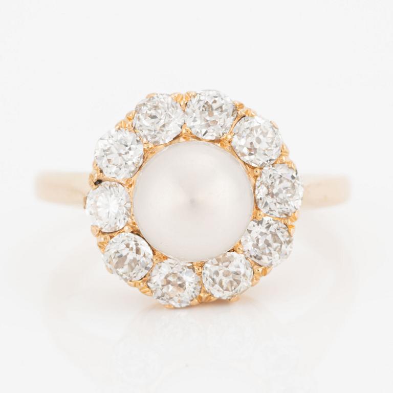 Ring, carre cut model 18K gold with button pearl and old-cut diamonds.