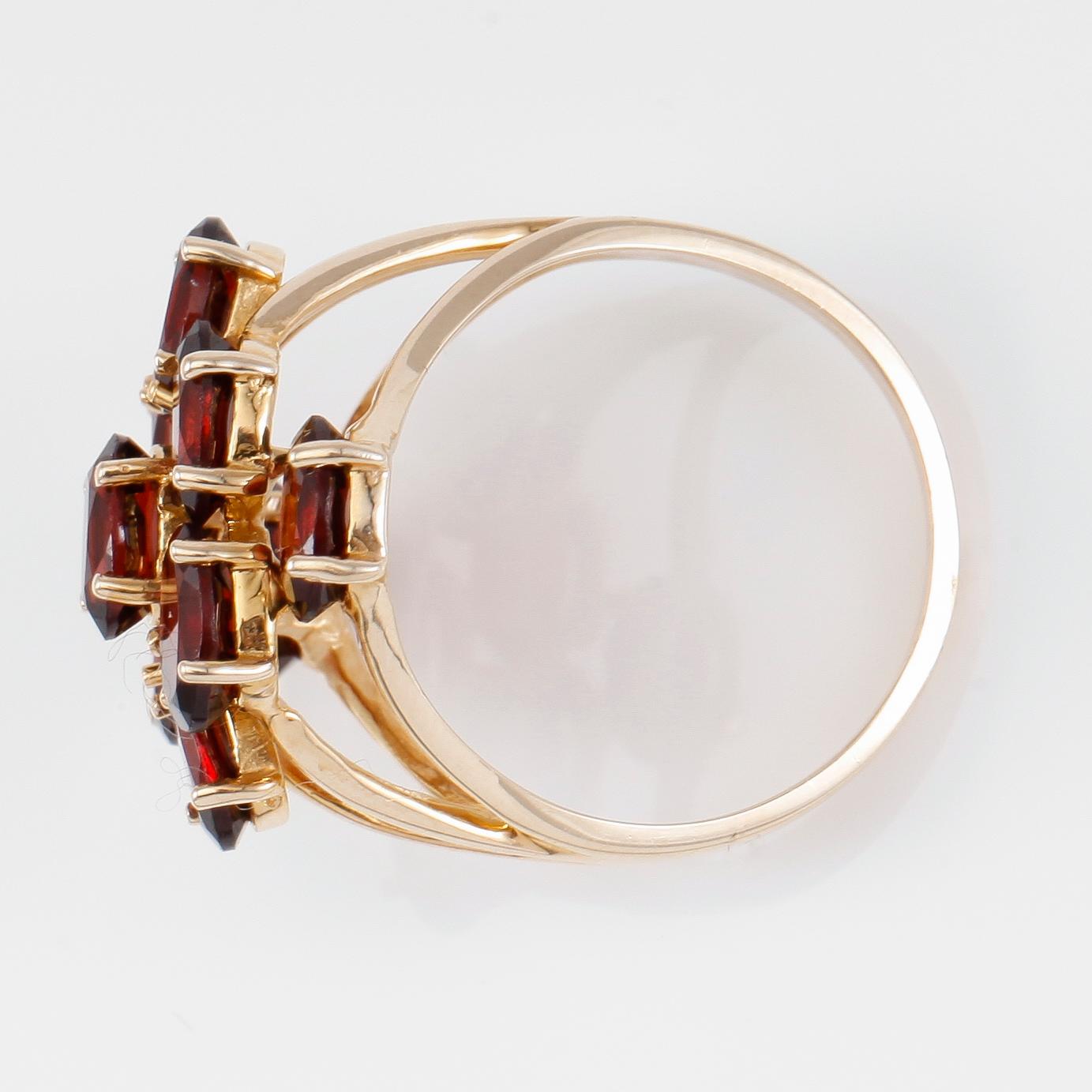 RING, 14K guld och granater tot ca 4.5 ct.