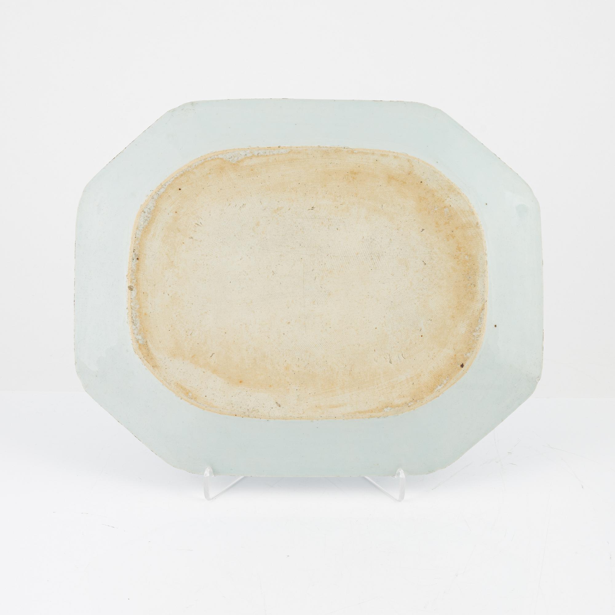 A blue and white Chinese porcelain charger and a bowl, Qing Dynasty, Qianlong (1736-95).
