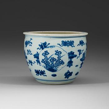 A blue and white pot, Qing dynasty, 18th century.