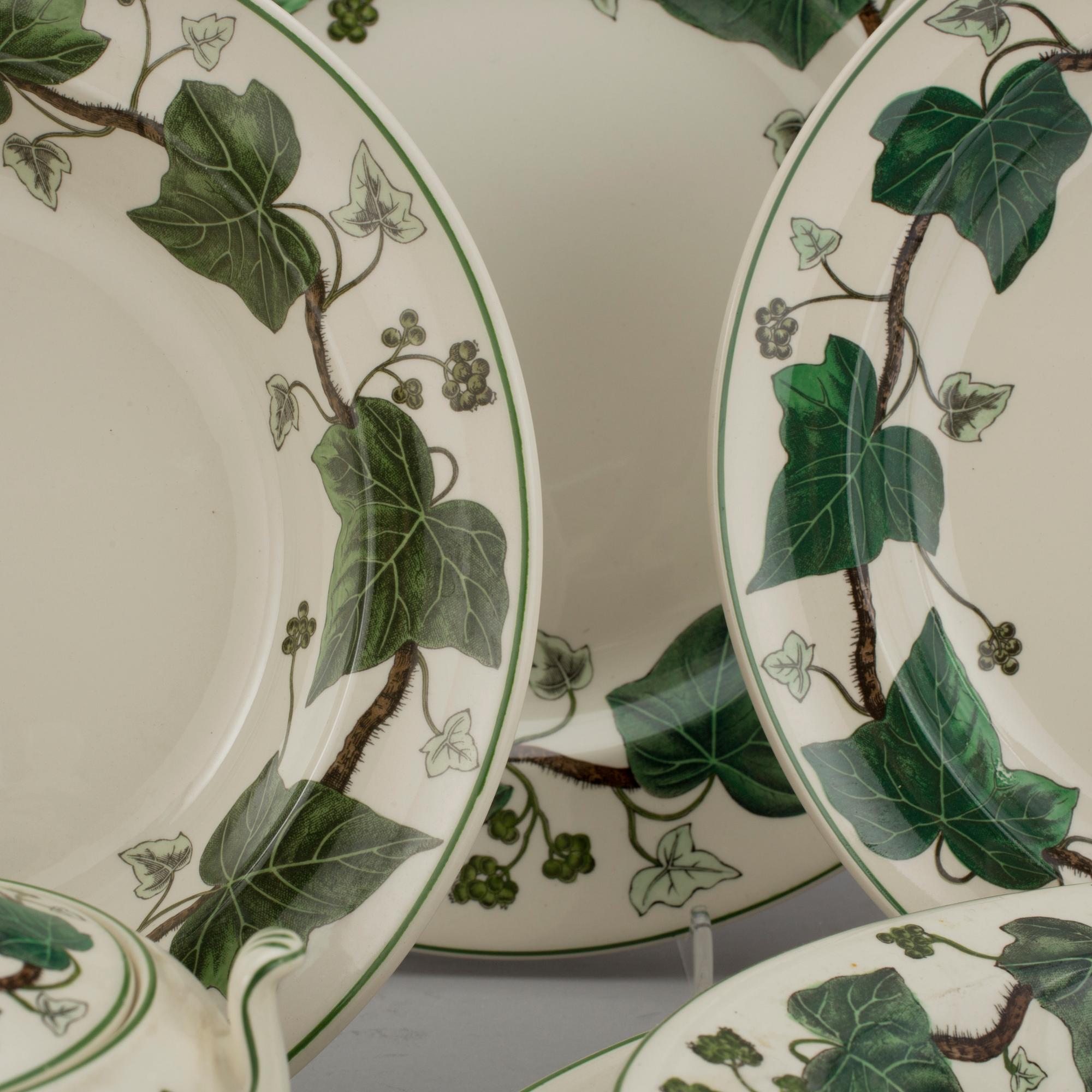 SERVISDELAR, porslin, 37 delar, "Napoleon Ivy", Wedgwood.