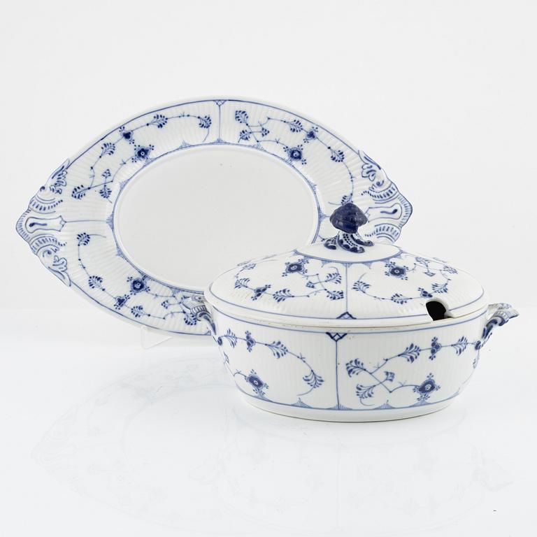 Royal Copenhagen, a 'Musselmalet' porcelain tureen with cover, Royal Copenhagen, Denmark, 1889-1922.