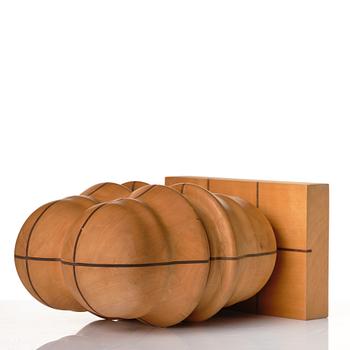 Sivert Lindblom, skulptur, trä, signerad S. Lindblom och daterad -68 undertill.