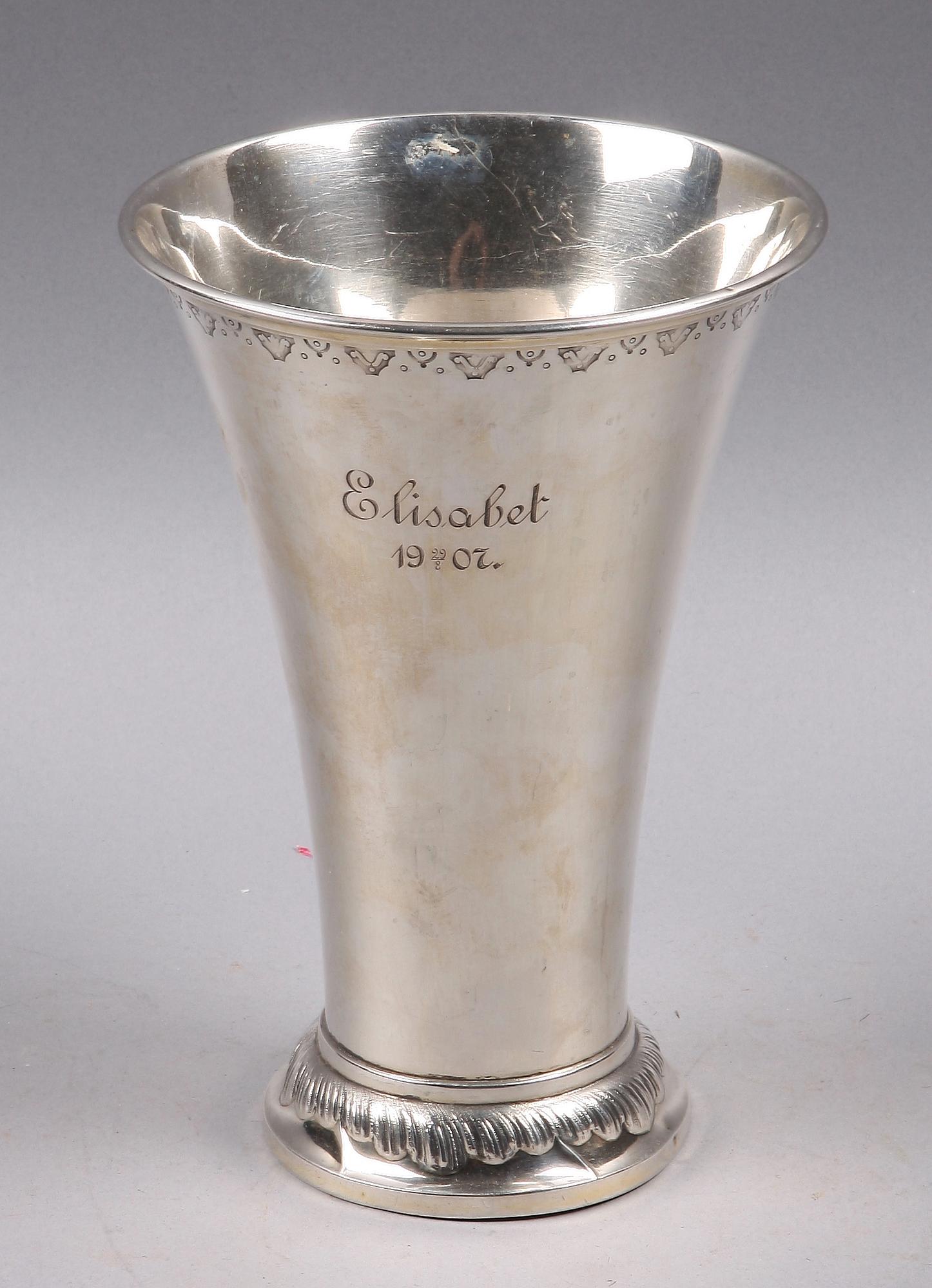 BÄGARE. Silver. CG Hallberg, Stockholm 1907.