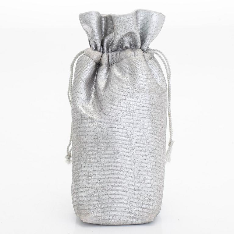 Björn Weckström, kaulakoru, "Talvipäivä", sterlinghopeaa ja akryyli, Lapponia 1991.