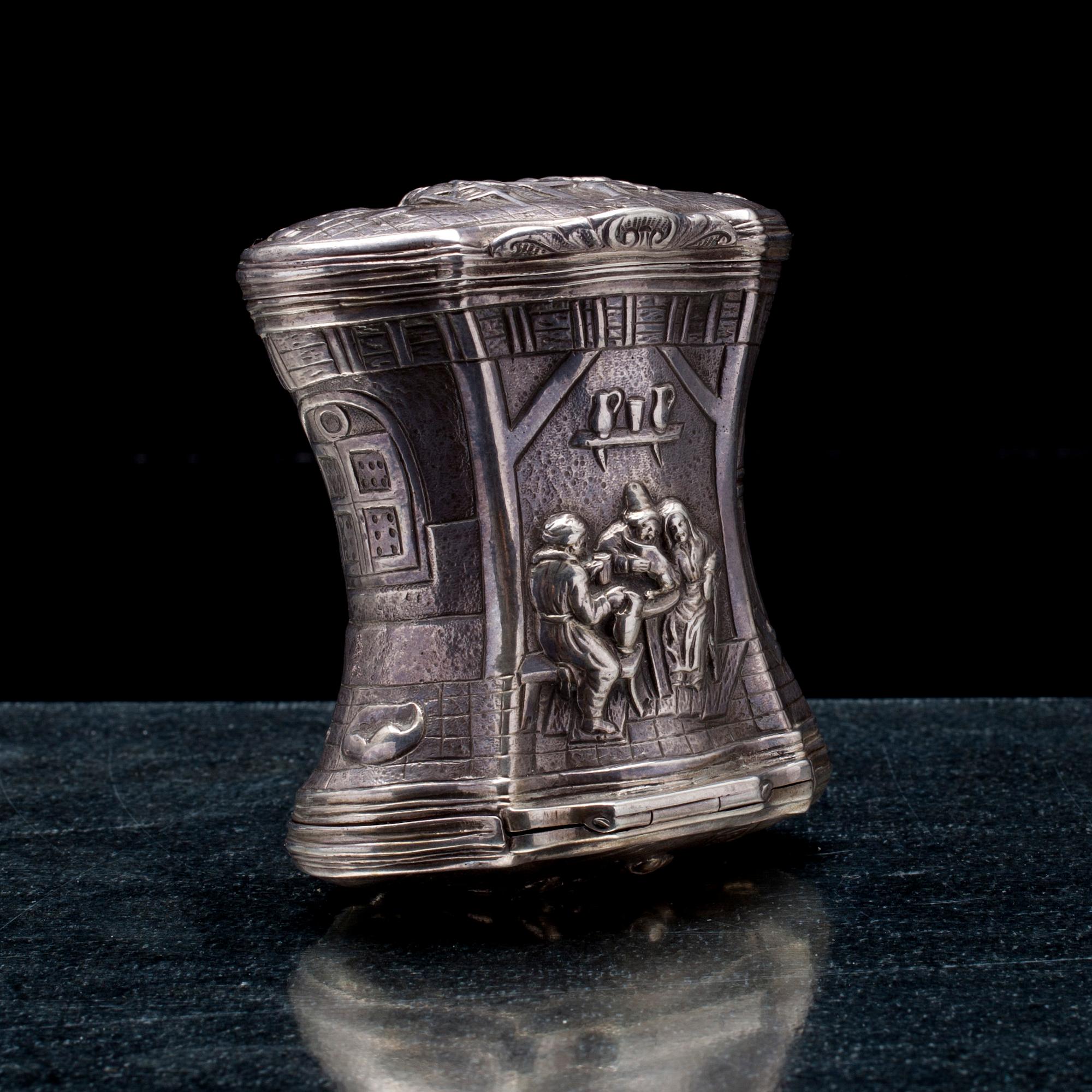 DUBBELSNUSDOSA, silver, oidentifierade stämplar, Mellaneuropa, 1800-tal. Vikt ca 121 g.