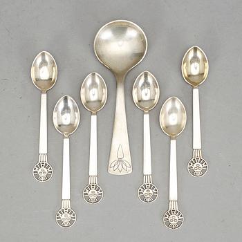 SKEDAR, 6+1 st, silver, Georg Jensen, kring 1900-talets mitt. Bla Henning Koppel. Vikt ca 139 gram.