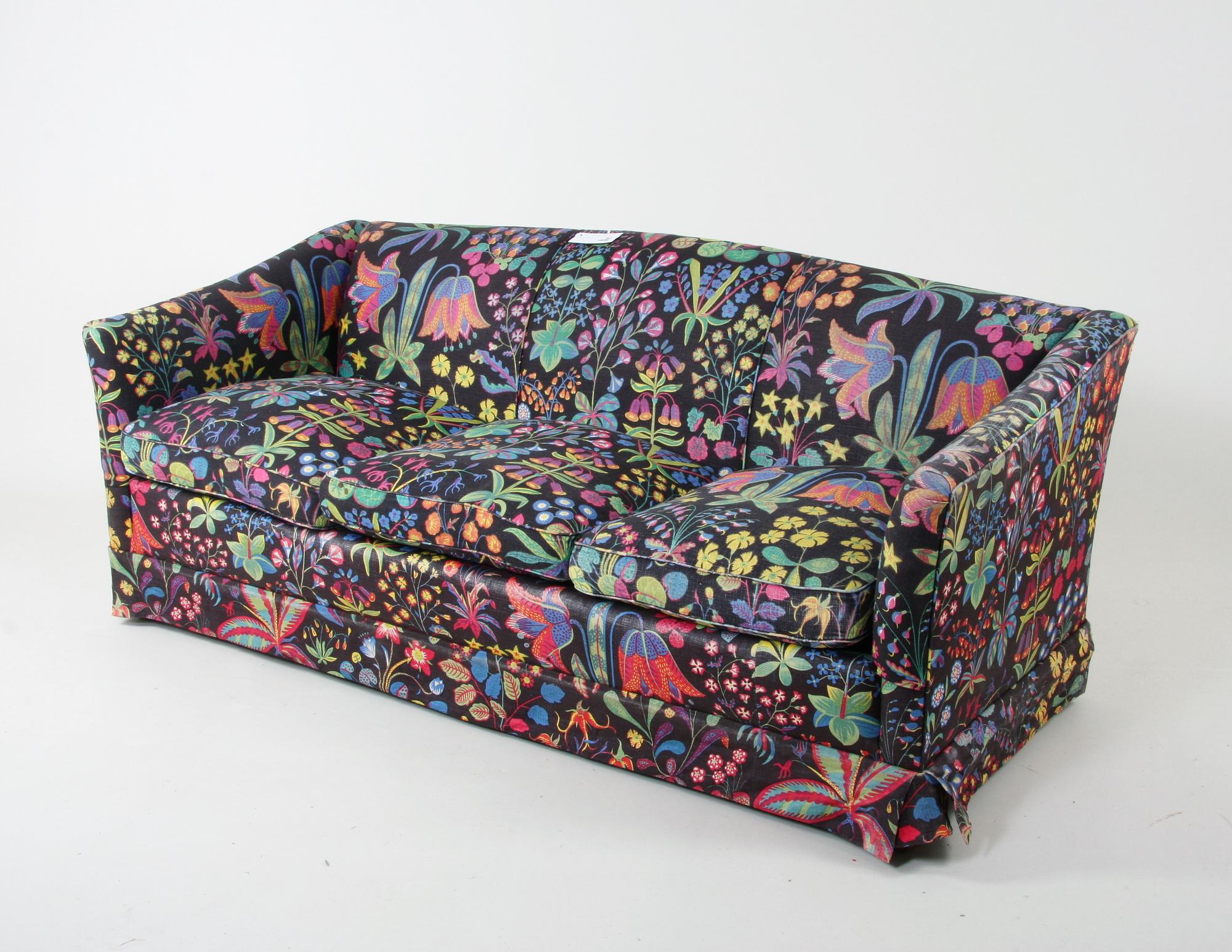 SOFFA, klädd i Josef Franktyg.