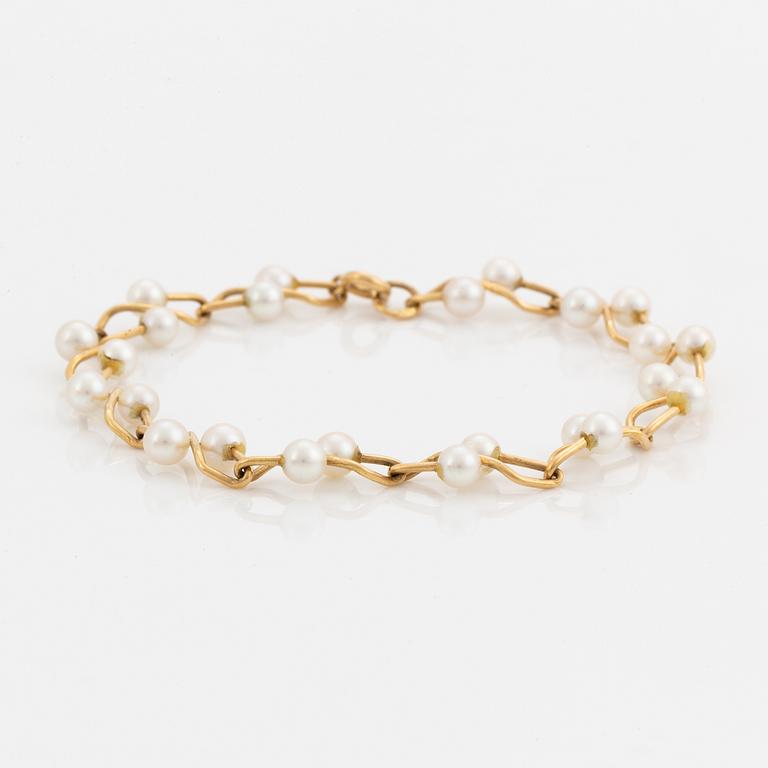 Armband, 18K guld med pärlor.