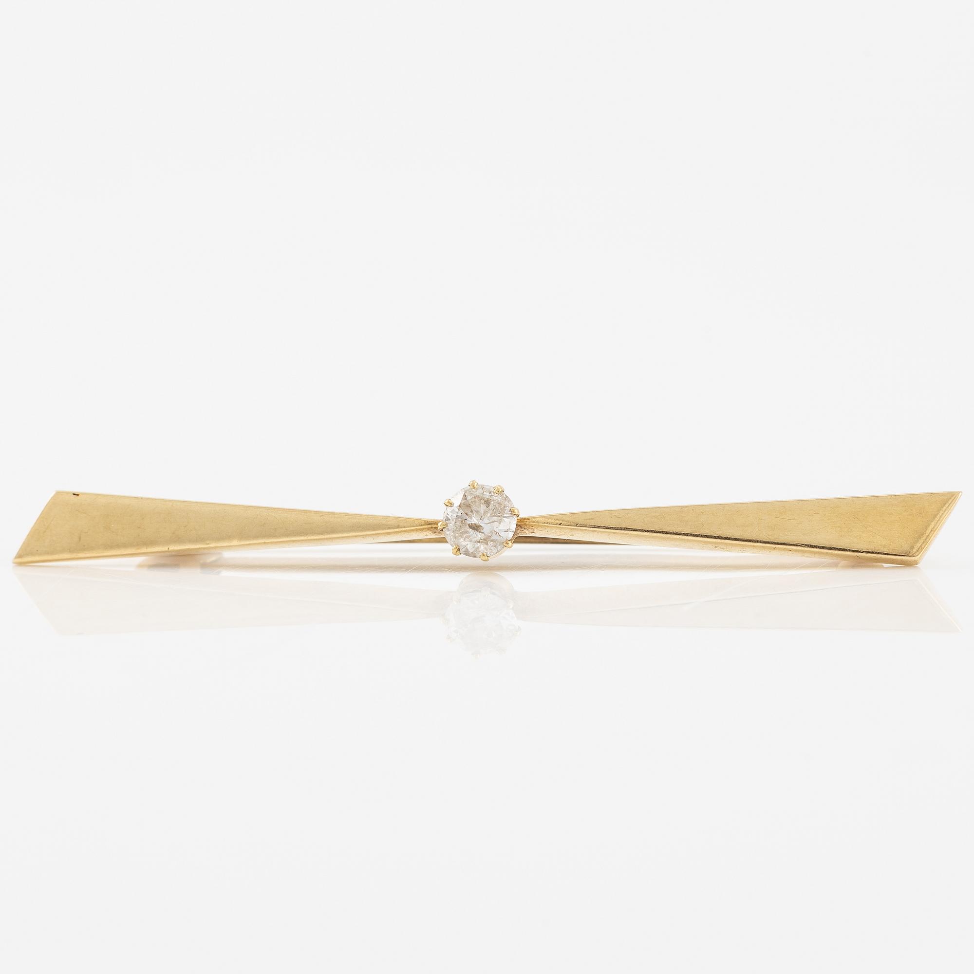 Brooch, 14K gold with brilliant-cut diamond.