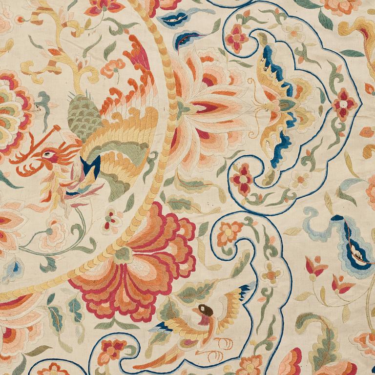 A large embroidered silk blanket, Qing dynasty (1664-1912).