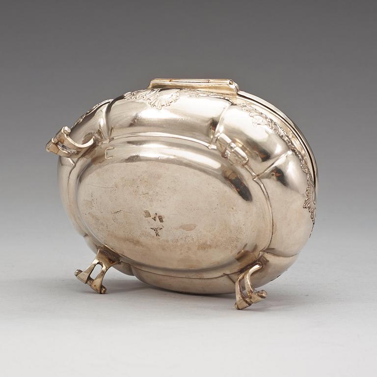 A Russian mid 18th century silver sugar-box, marks of Jakow Semenow Maslennikow, Moscow 1757.