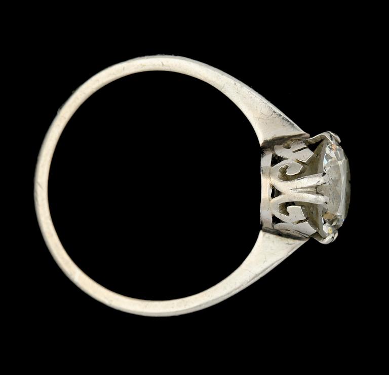 RING, platina med gammalslipad diamant ca1,70ct. Vikt 3,5g.