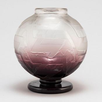 A Schneider 'Série Z' glass vase, France 1924-30.