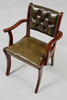 KARMSTOL, engelsk stil, 1900-talets andra hälft.
