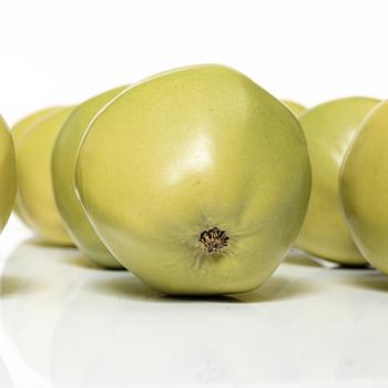 Ingrid Herrlin, korg med gröna äpplen, stengods.