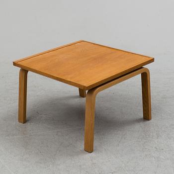 ARNE JACOBSEN, "Oxford" sidobord. Fritz Hansen, Danmark.