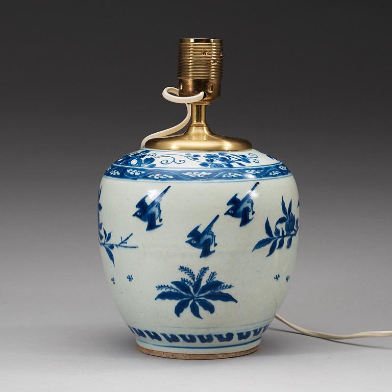 A blue and white Transitional vase, 17th Century.