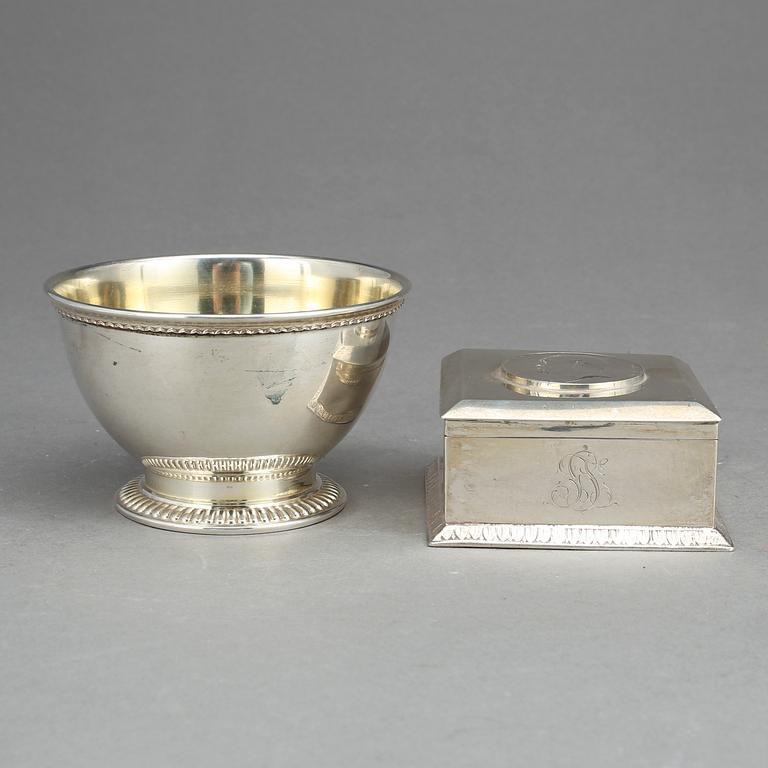 SKÅL samt ASK, silver, bla C G Hallberg, Stockholm, 1897 resp 1922. Tot vikt 335 gram.