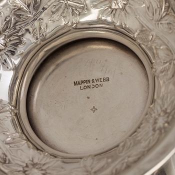 A footed silver bowl decorated with flowers, maker's mark Mappin & Webb. London 1904.
