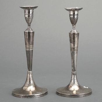 LJUSSTAKAR, ett par, silver, Pressburg, Ungern, 1817. Vikt ca 558g.