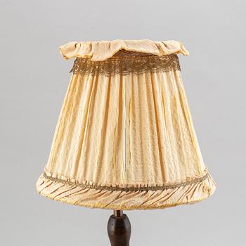 Halvar Frisendahl, a bronze table lamp, signed and dated 1919.