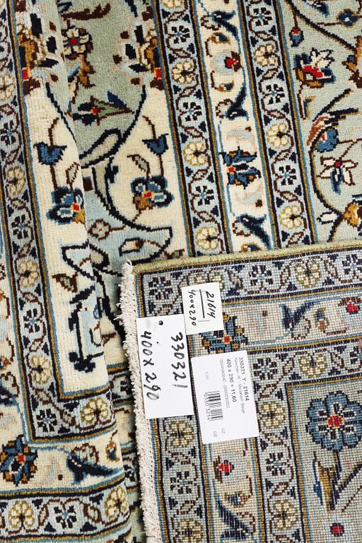 A Kashan carpet, c. 400 x 290 cm.