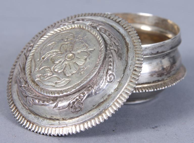 KYRKDOSA, silver, Carl Tengstedt, Göteborg. Otydlig årsstämpel, 1846? 25 gram.
