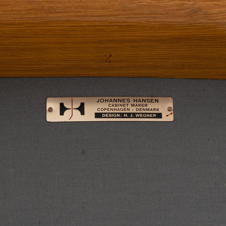 Hans J. Wegner, karmstol "JH-513", Johannes Hansen, Danmark.