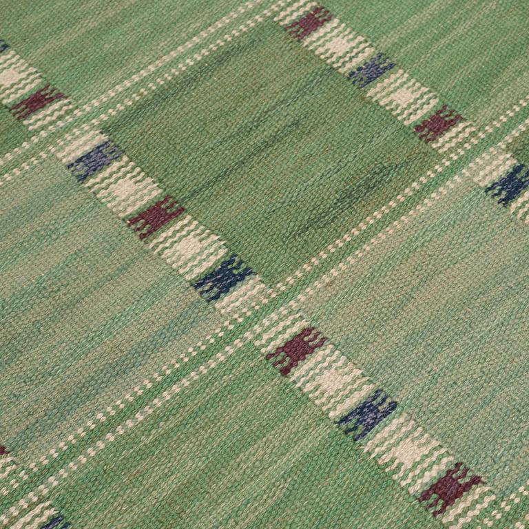 CARPET. "Falurutan Grön, Folksam". Flat weave. 301 x 186 cm. Signed AB MMF BN.