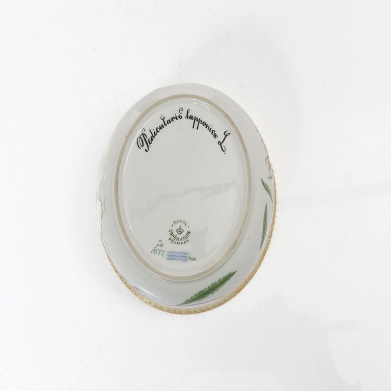 Bonbonjär, porslin, "Flora Danica", Royal Copenhagen, 1955-56.