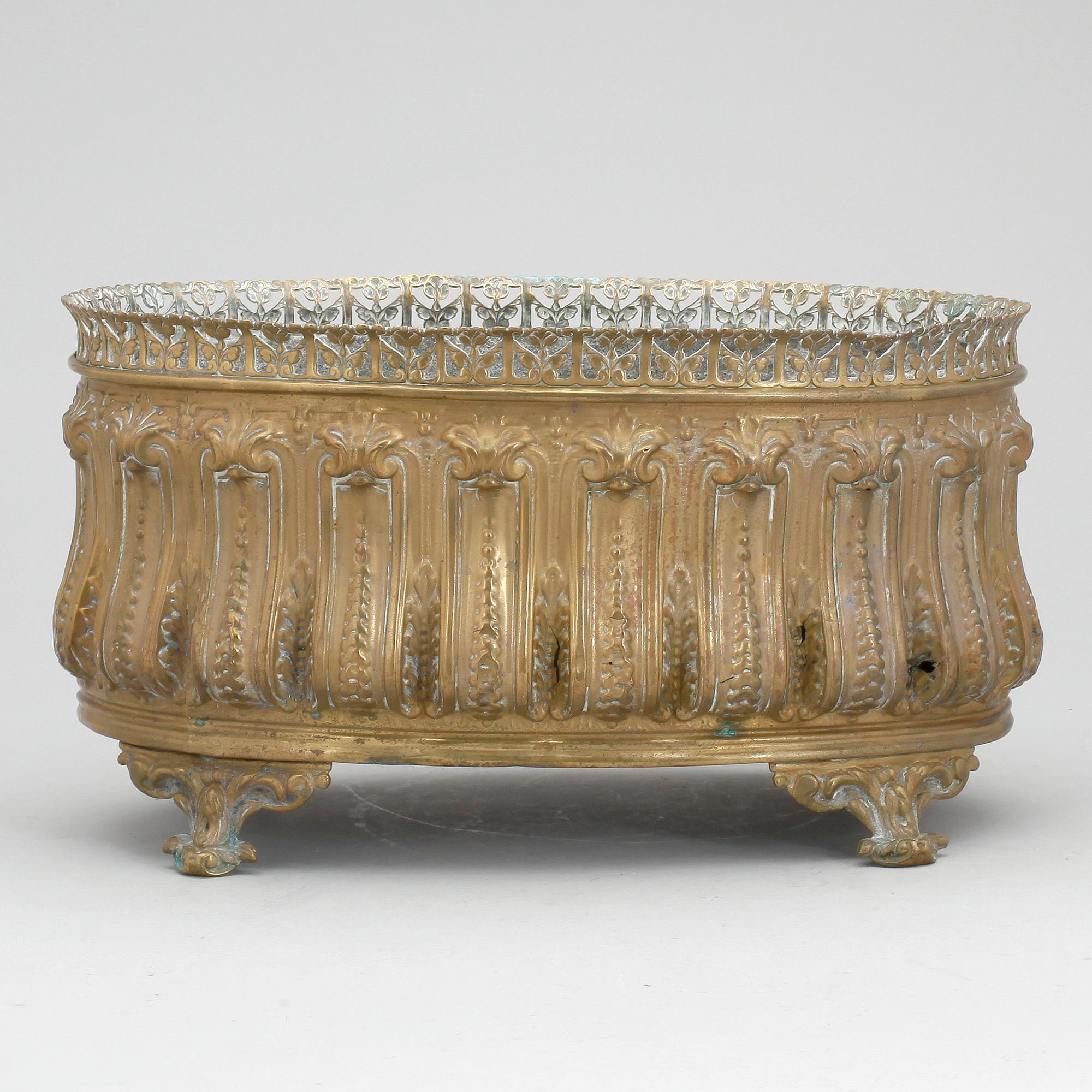 JARDINIERE, mässing, nygotik, 1800-talets mitt.