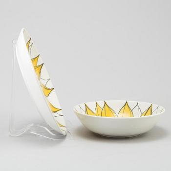 12 plates and a bowl 'Sunflower', Hiilkka-Lisa Ahola, Arabia 1960's.