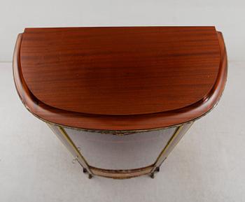 VITRINSKÅP, rokokostil, 1900-talets andra hälft.