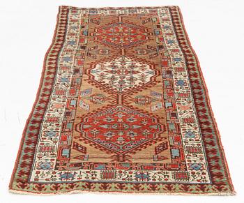 An antique/semi-antique Sarab rug, circa 210 x 85 cm.