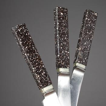 KNIVAR, 3 st, skaft i porfyr. 1800/1900-tal.