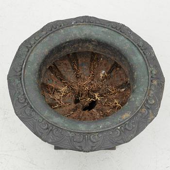 A garden urn, first half of the 20th century.