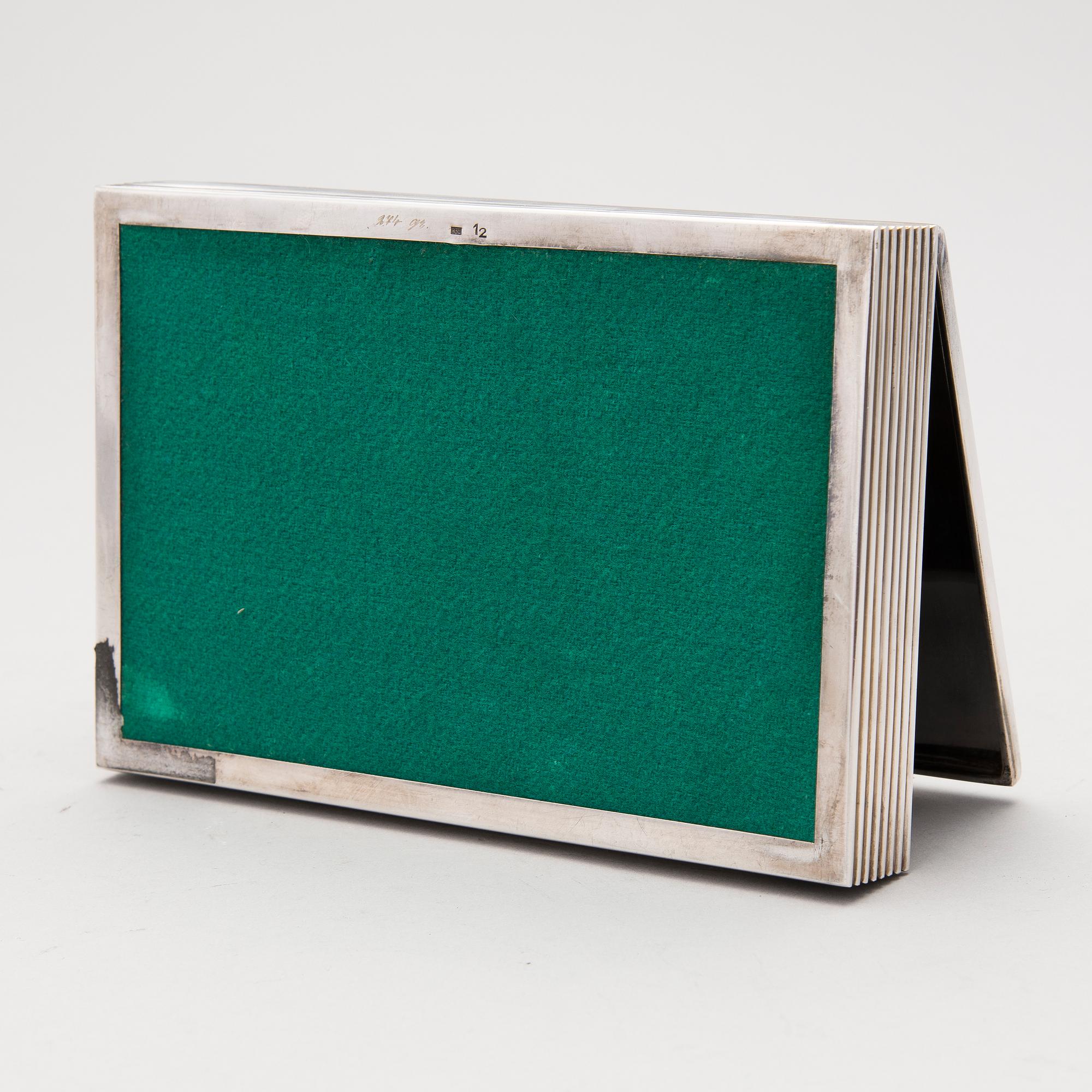 A cigarette case in silver, Dutch import mark ZII.