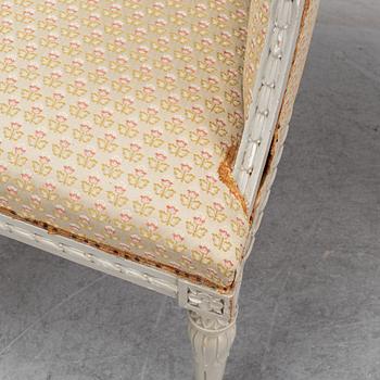 Salongsmöbel, två fåtöljer samt soffa, gustaviansk stil, 1900-talets början.