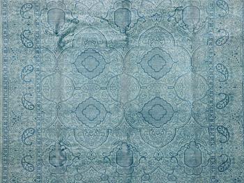 Matta, sk Bambu Silke, ca 306 x 243 cm.
